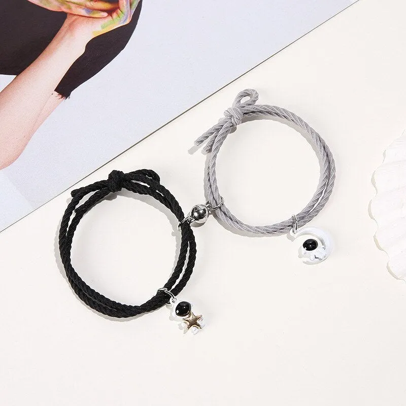 2Pcs/ Set Cartoon Magnetic Couple Bracelets with Moon Robots Pendant