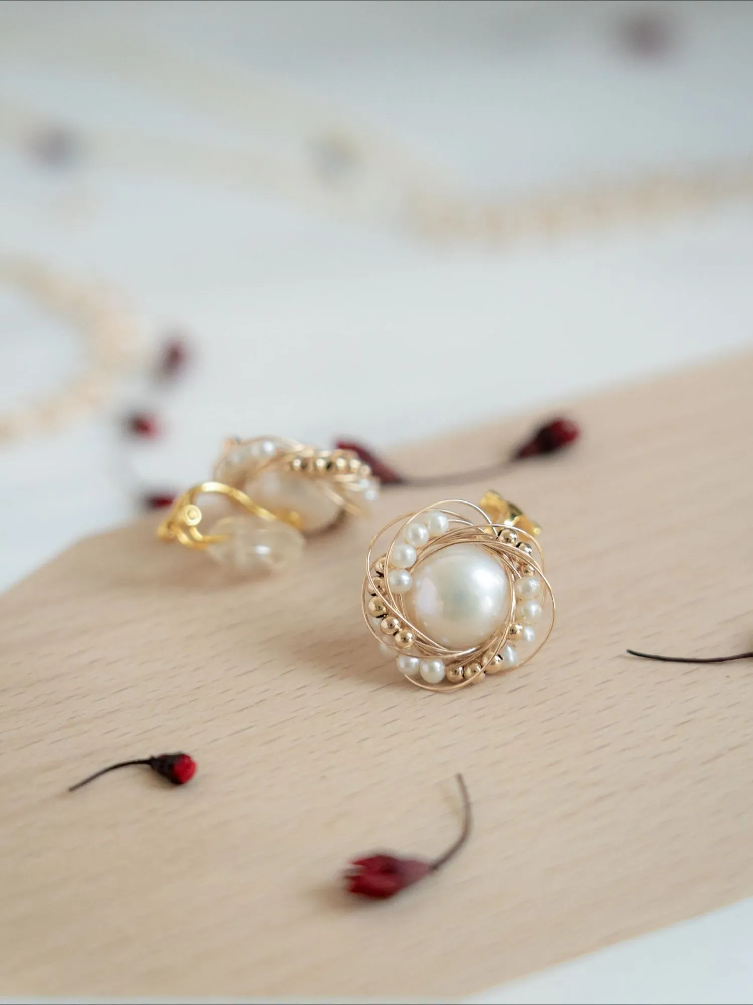 Classic Filigree Series Edge Stud Earrings