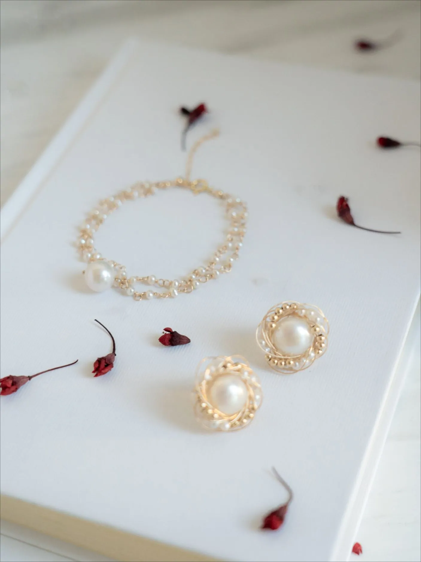 Classic Filigree Series Edge Stud Earrings