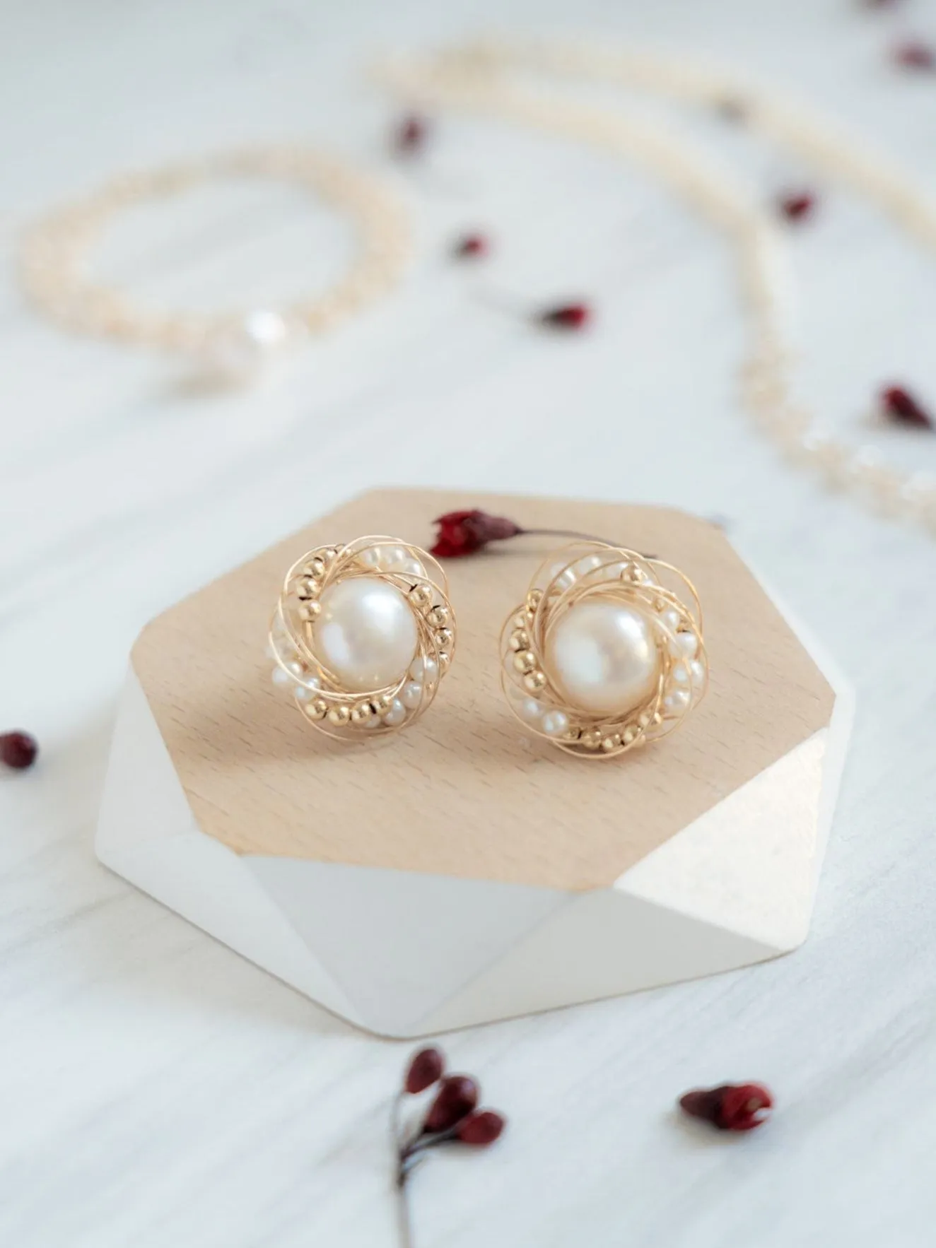 Classic Filigree Series Edge Stud Earrings