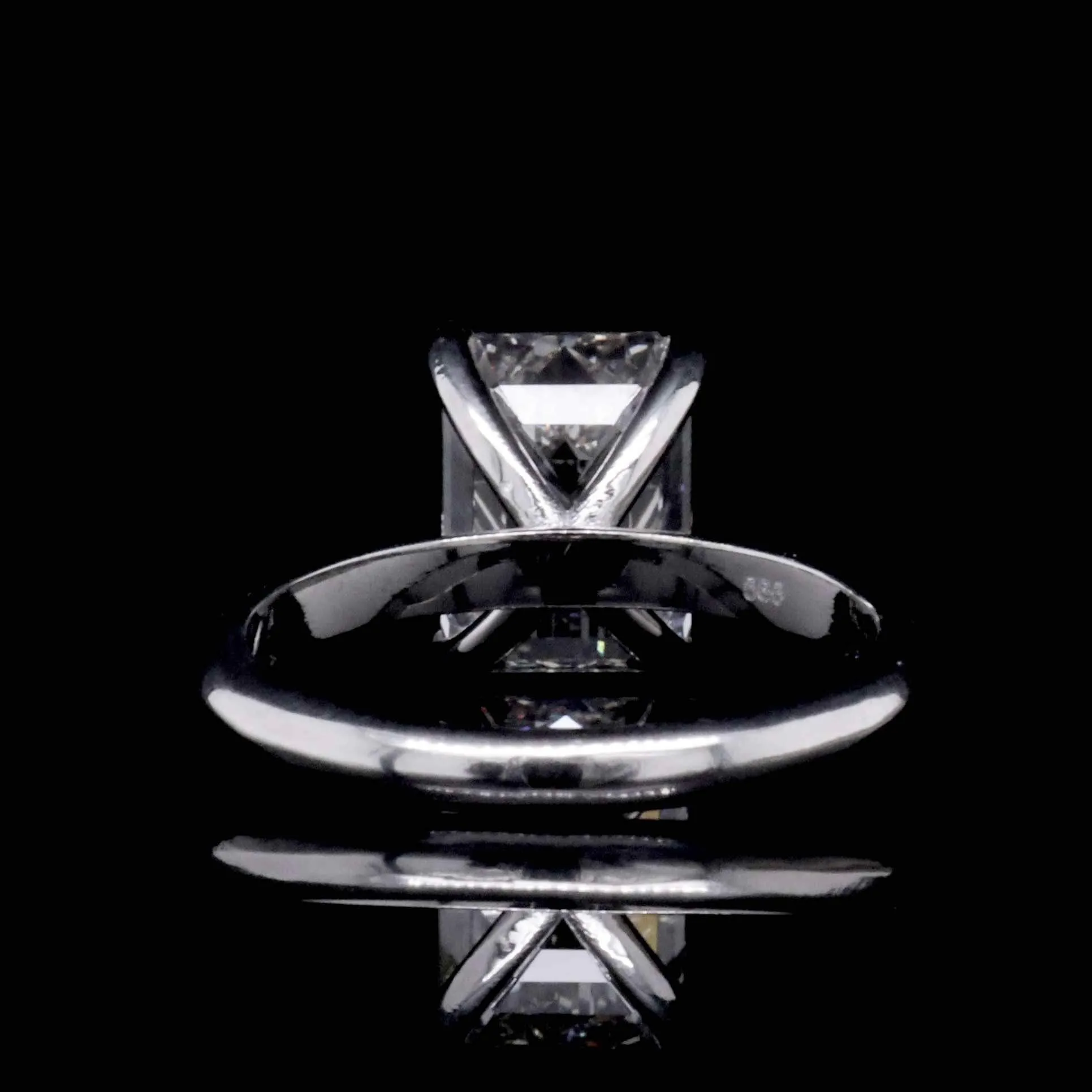 IGI CERTIFIED | 5.04ct H VS2 Emerald Cut Diamond Engagement Ring 14kt