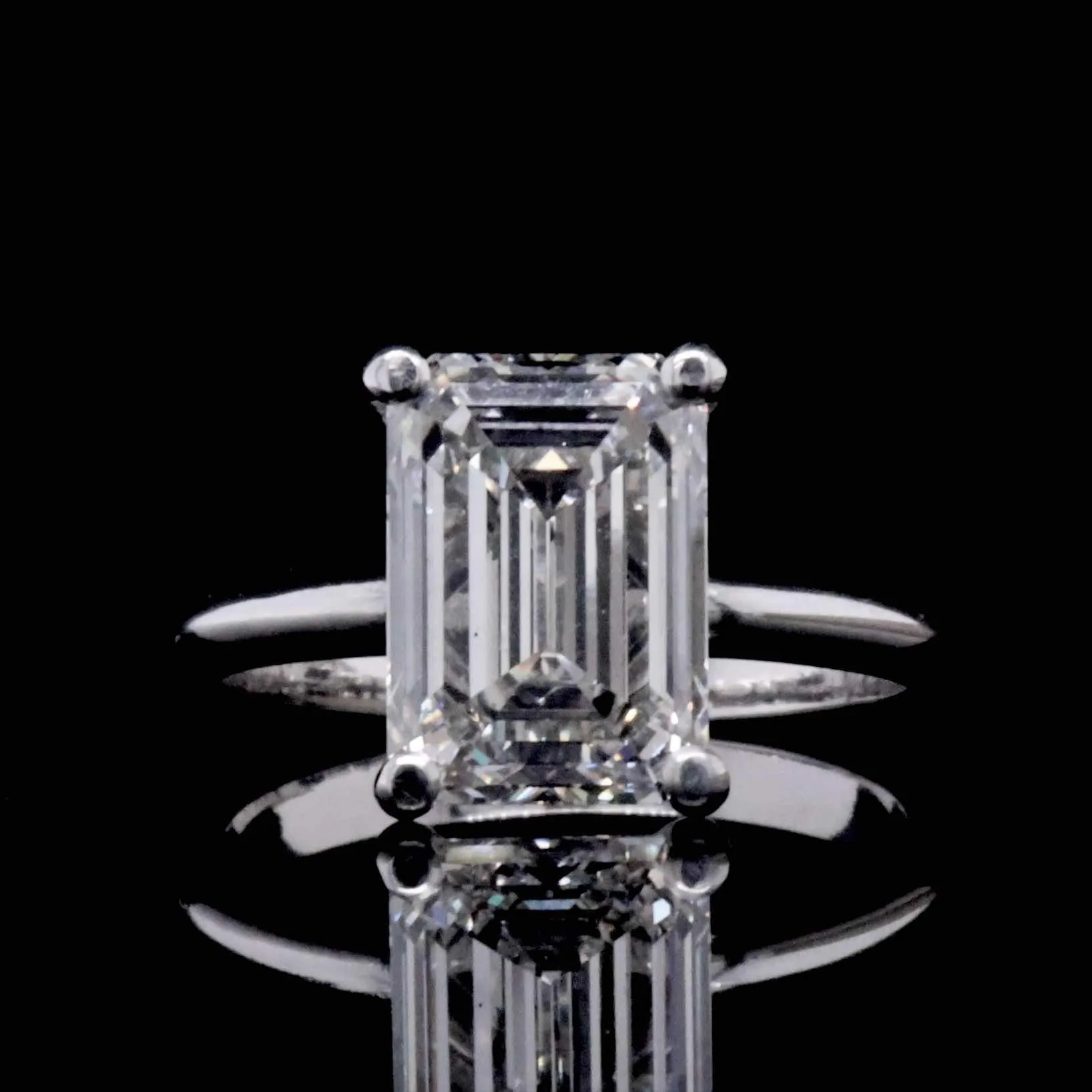 IGI CERTIFIED | 5.04ct H VS2 Emerald Cut Diamond Engagement Ring 14kt