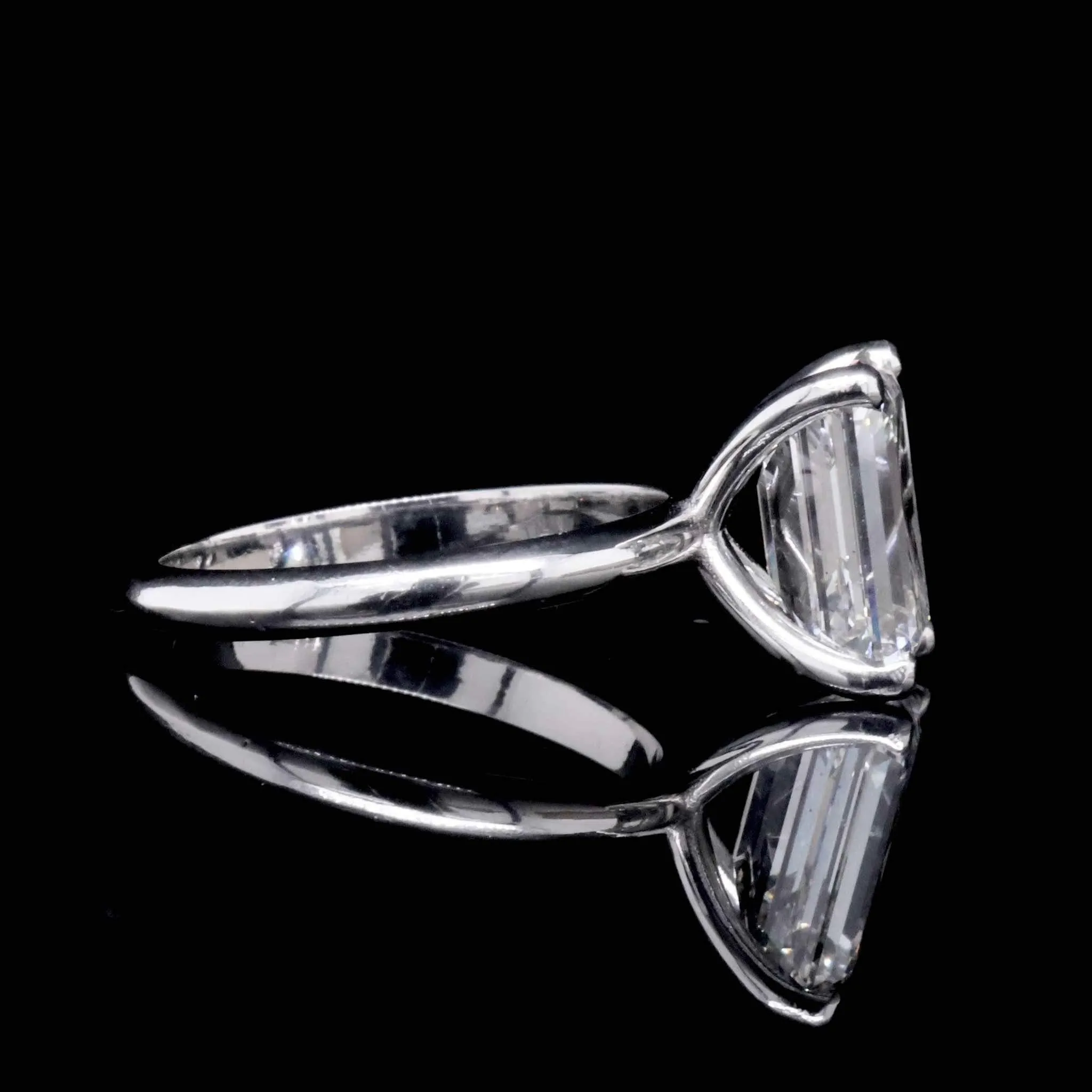 IGI CERTIFIED | 5.04ct H VS2 Emerald Cut Diamond Engagement Ring 14kt