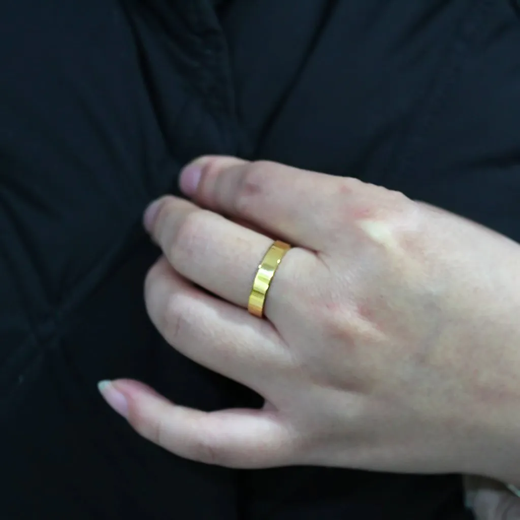 Wholesale Unisex Stainless Steel Top Grade Crystal Clear IP Gold Band Ring